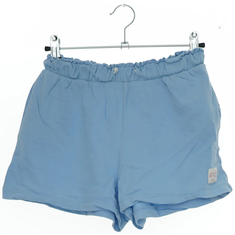 Lyseblå shorts fra H&M (str. 164)