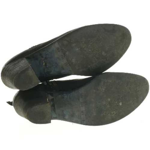 Sort ankelstøvle med lynlås (str. 40 )