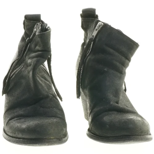 Sort ankelstøvle med lynlås (str. 40 )