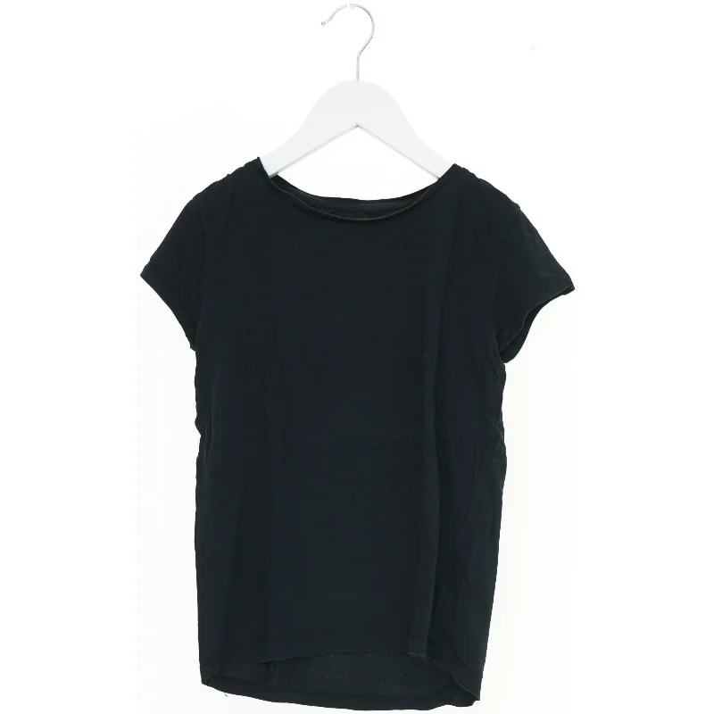Sort T-shirt fra H&M (str. 152)