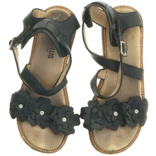 Sorte sandaler med blomsterdetalje (str. 37 )