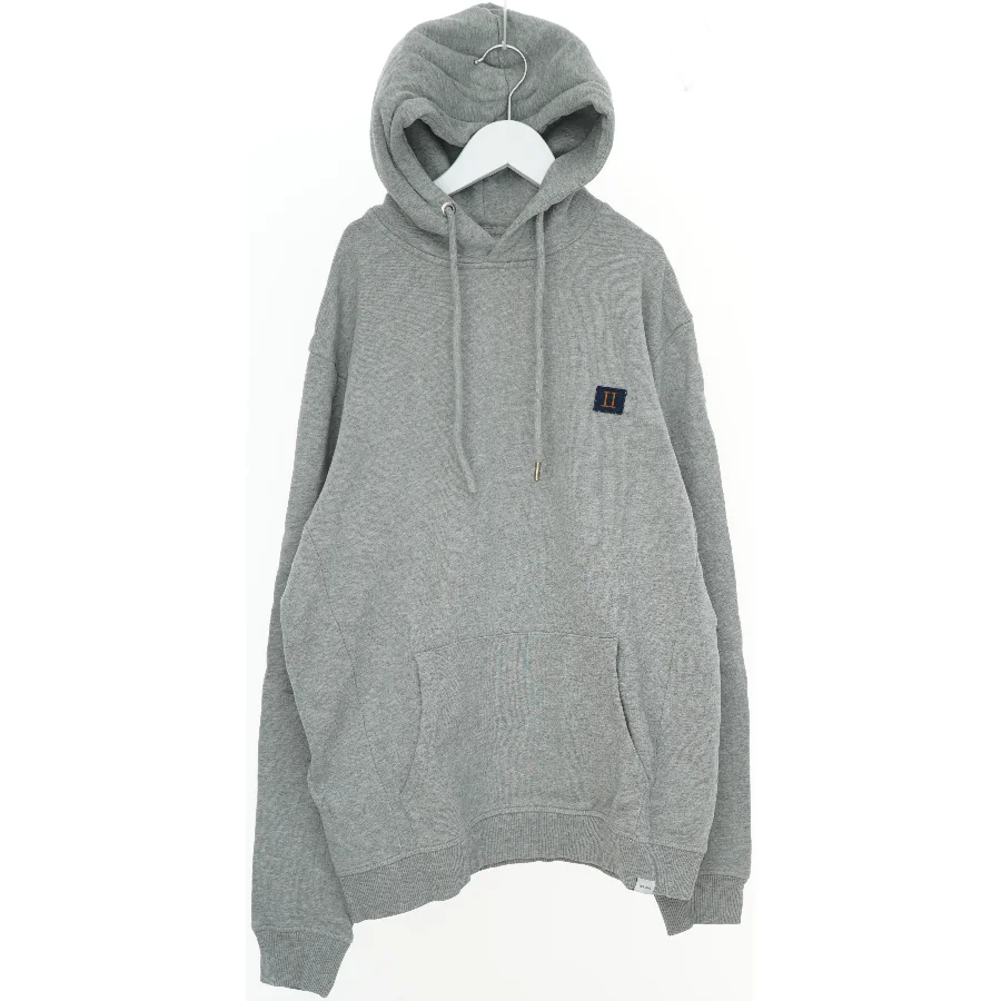 Grå hættetrøje med broderet logo fra Les Deux (str. S)