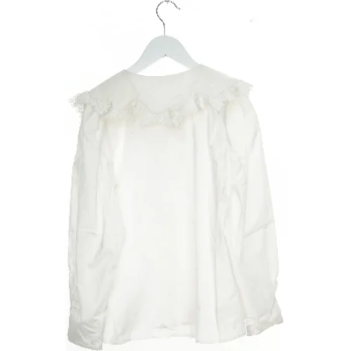 Hvid skjorte med blondekrave fra Designer Remix (str. 152)