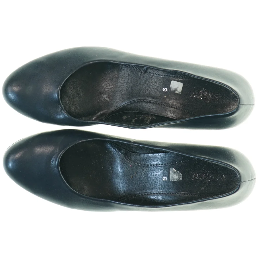 Sorte damepumps fra Gabor (str. 9 )