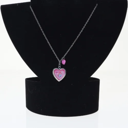 Sølvfarvet hjertevedhæng med kæde (str. 46 cm)