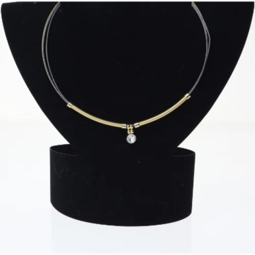 Guldfarvet halskæde med vedhæng (str. 42 cm)