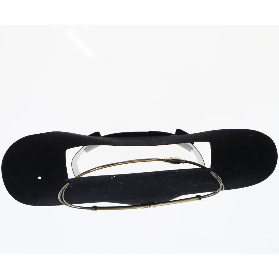 Guldfarvet halskæde med vedhæng (str. 42 cm)