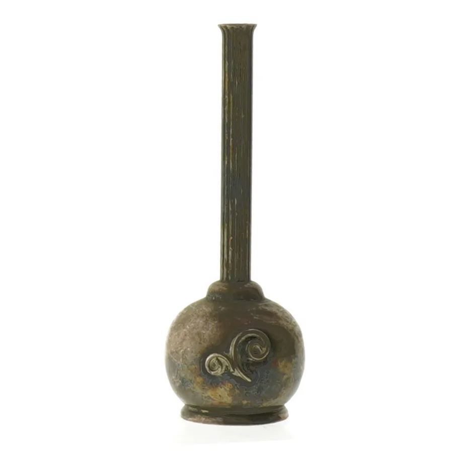 Gammel vase af messing (str. 12 cm)