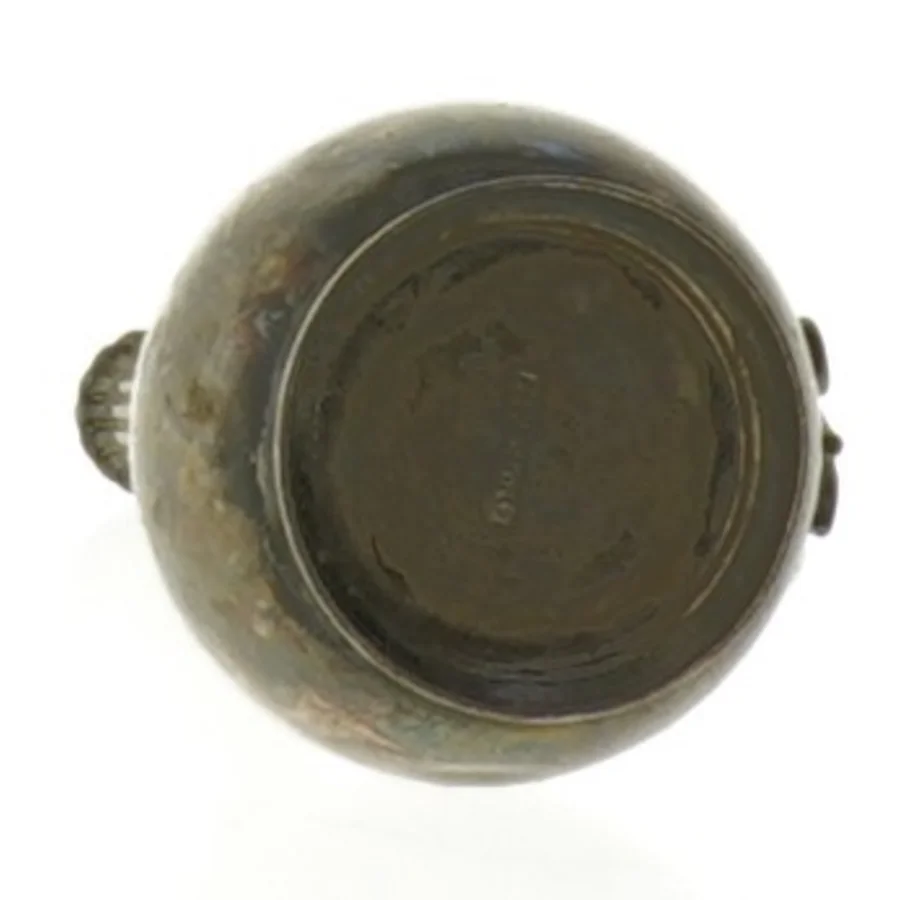 Gammel vase af messing (str. 12 cm)