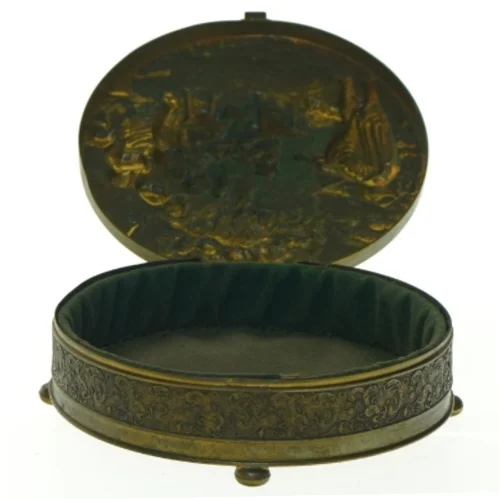 Antik messing æske (str. 12 x 4 cm)