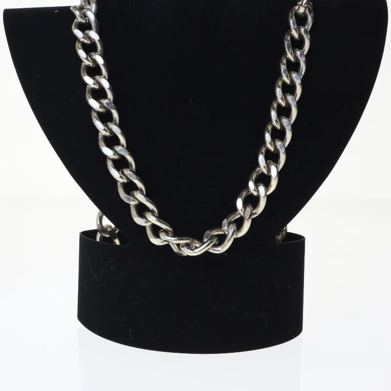 Sølvfarvet halskæde (str. 90 cm)