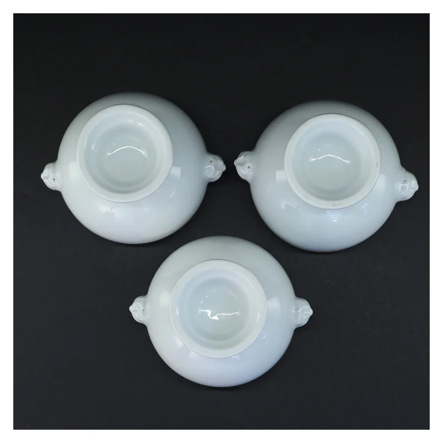 Hvide porcelænsskåle med håndtag (str. 9,5 x 14 x 12 cm)