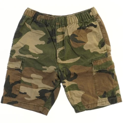 Cargoshorts med camouflage-mønster fra Next (str. 146)