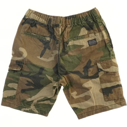 Cargoshorts med camouflage-mønster fra Next (str. 146)