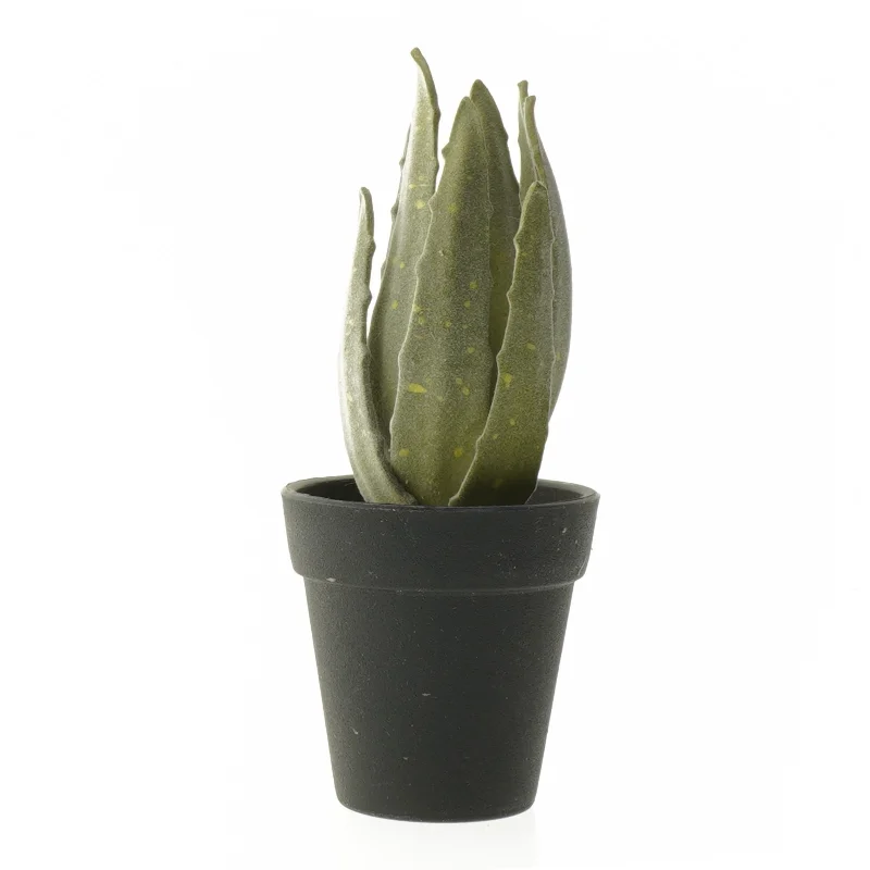 Dekorative kunstige planter i sorte potter fra IKEA (str. 12 cm og 19 cm)
