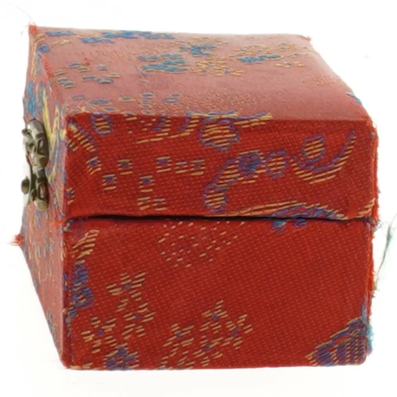 Cloisonné kugler med broderet æske (str. 10,5 cm)