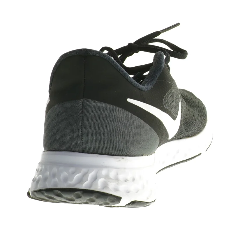 Nike Revolution 5 Black/White (str. 45 )