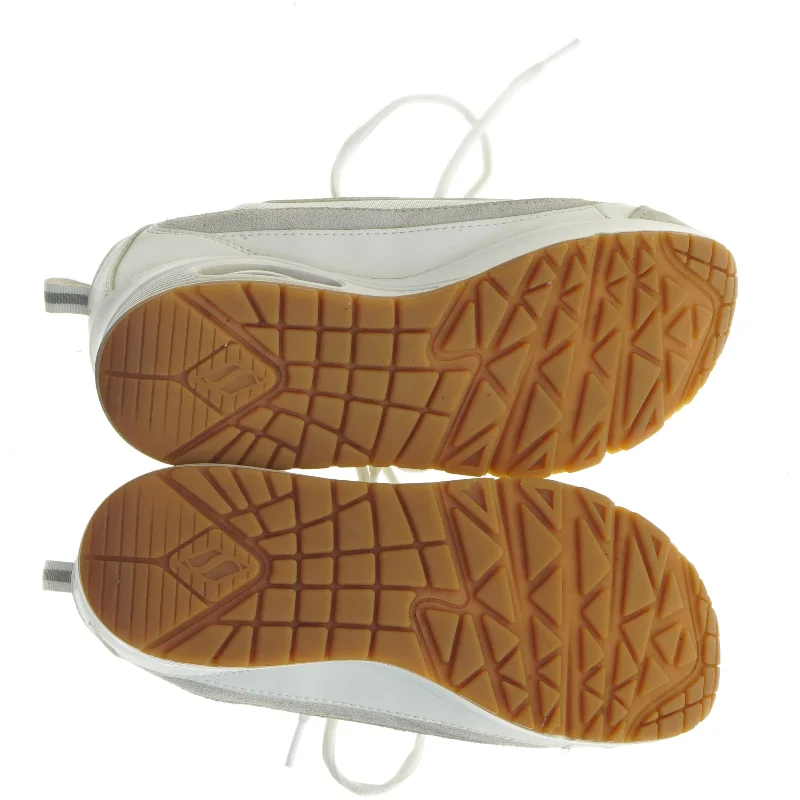 Skechers UNO - Roundabout (str. 38 )