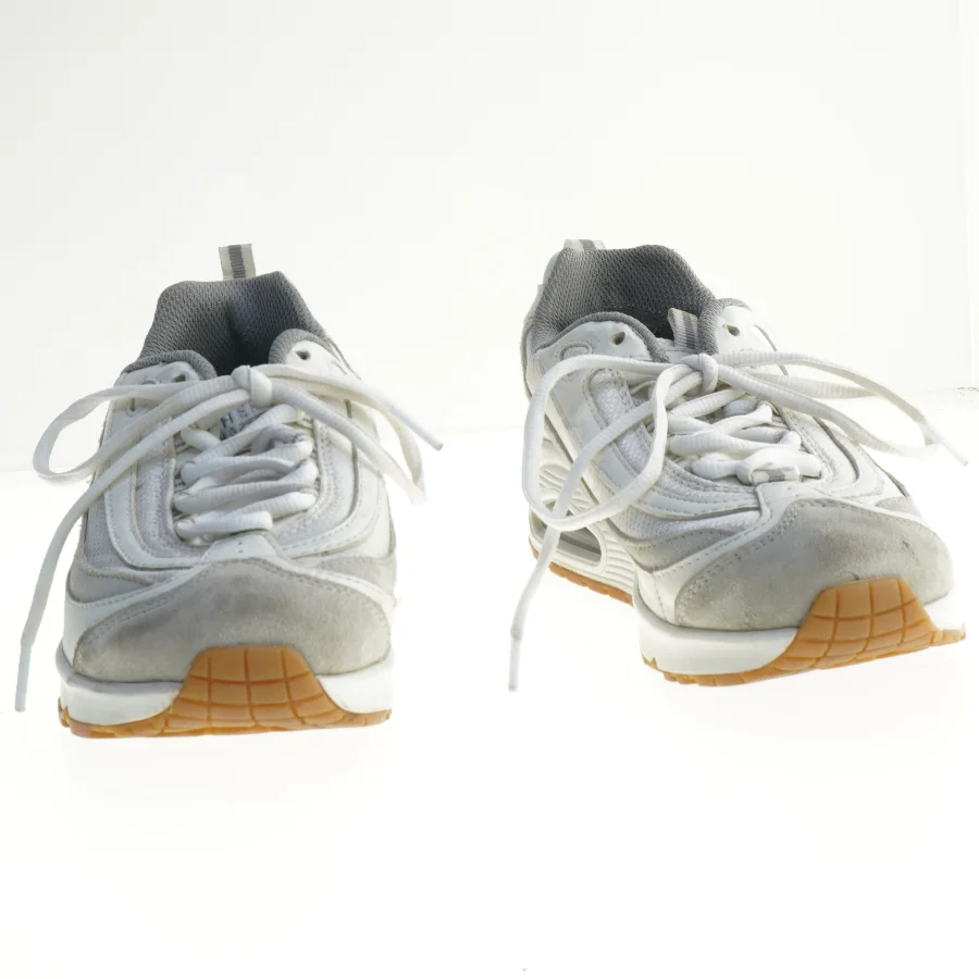 Skechers UNO - Roundabout (str. 38 )