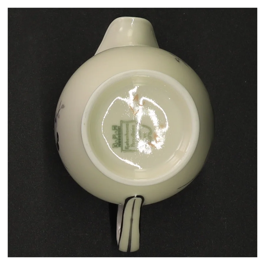 Flødekande med blomstermotiv fra Københavns Porcellains Maleri (str. 11 x 8 cm)