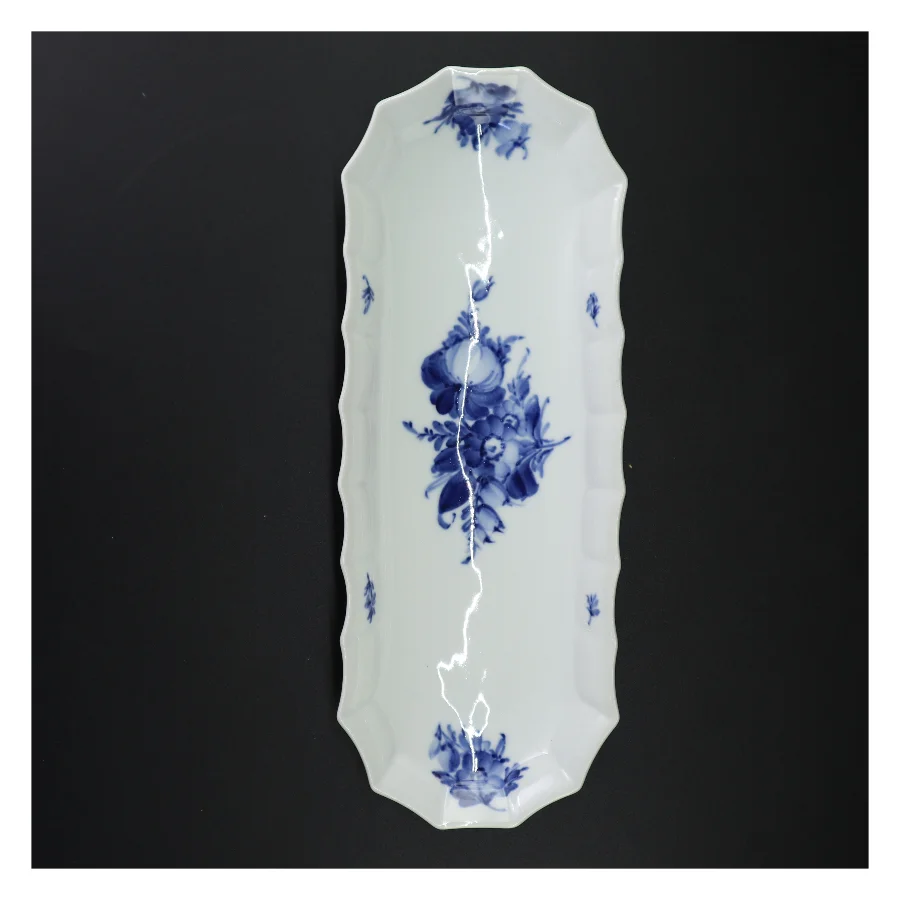 Royal Copenhagen Blå Blomst serveringsfad fra Royal Copenhagen (str. 36 x 14 cm)