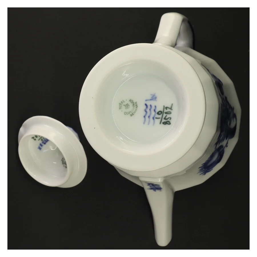  Kgl. Blå Blomst Kantet 8502-10 Kaffekande fra Royal Copenhagen (str. 24 x 20 cm)