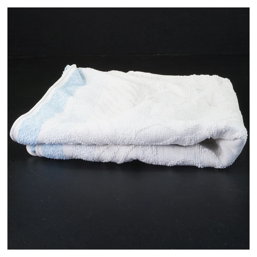 Hvidt og blåt håndklæde (str. 80 x 45 cm)