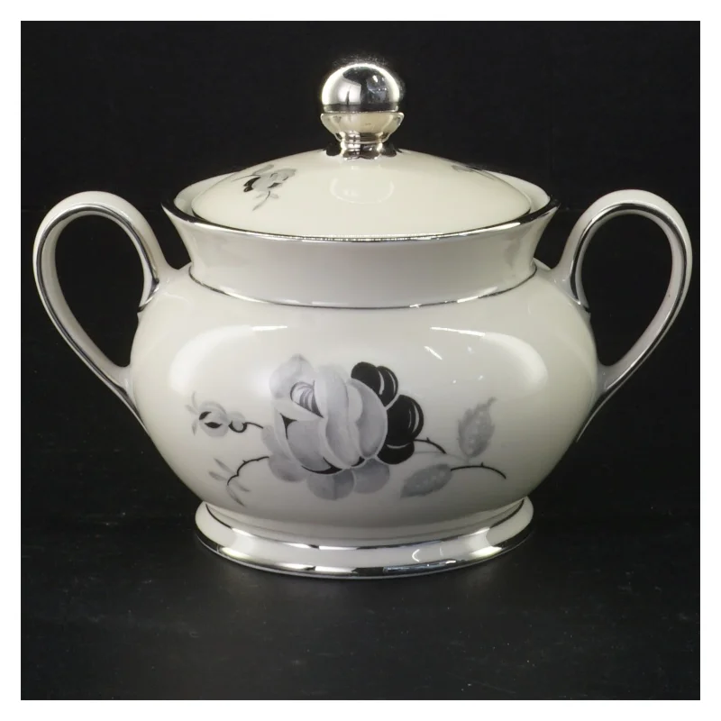 Porcelæns skål med hank og låg fra Københavns Porcellains Maleri (str. 16 x 12 cm)