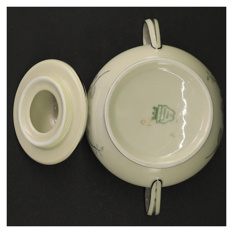 Porcelæns skål med hank og låg fra Københavns Porcellains Maleri (str. 16 x 12 cm)