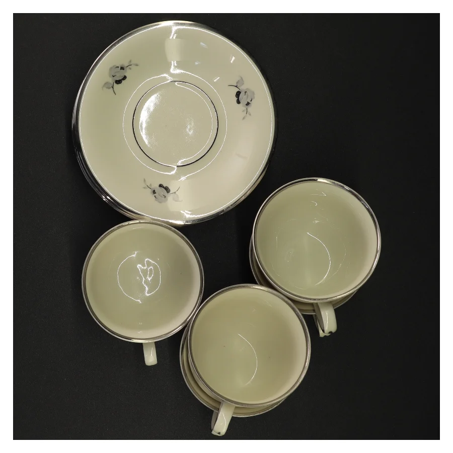 Porcelænskopper og underkopper fra Københavns Porcellains Maleri (str. Diameter 13 cm kop 8 x 7 cm)