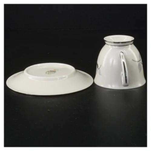 Porcelænskopper og underkopper fra Københavns Porcellains Maleri (str. Diameter 13 cm kop 8 x 7 cm)