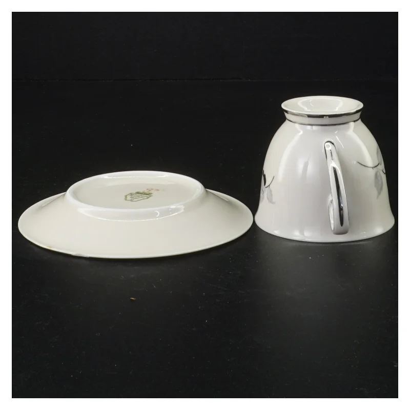 Porcelænskopper og underkopper fra Københavns Porcellains Maleri (str. Diameter 13 cm kop 8 x 7 cm)