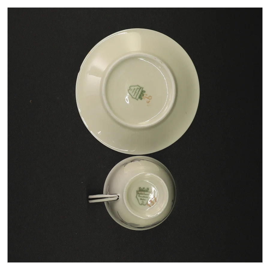 Porcelænskopper og underkopper fra Københavns Porcellains Maleri (str. Diameter 13 cm kop 8 x 7 cm)