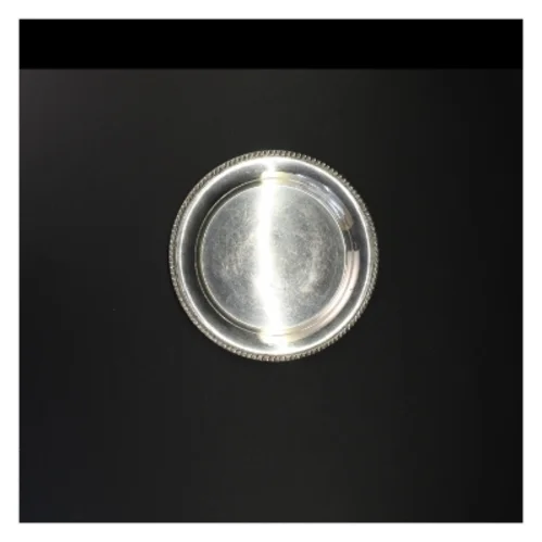 Sølvfarvet serveringsbakke (str. Diameter 19 cm)