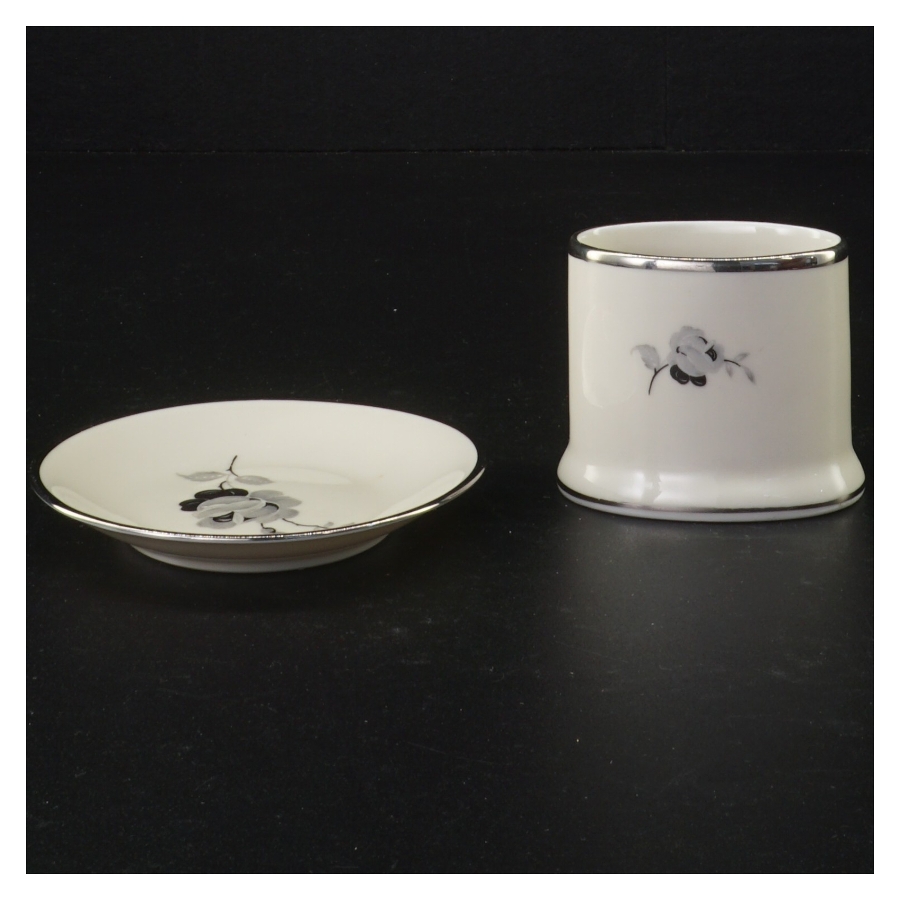 Porcelænstallerken og opbevaringskrukke fra Københavns Porcellains Maleri (str. Diameter 10 cm og 6 x 5 cm)