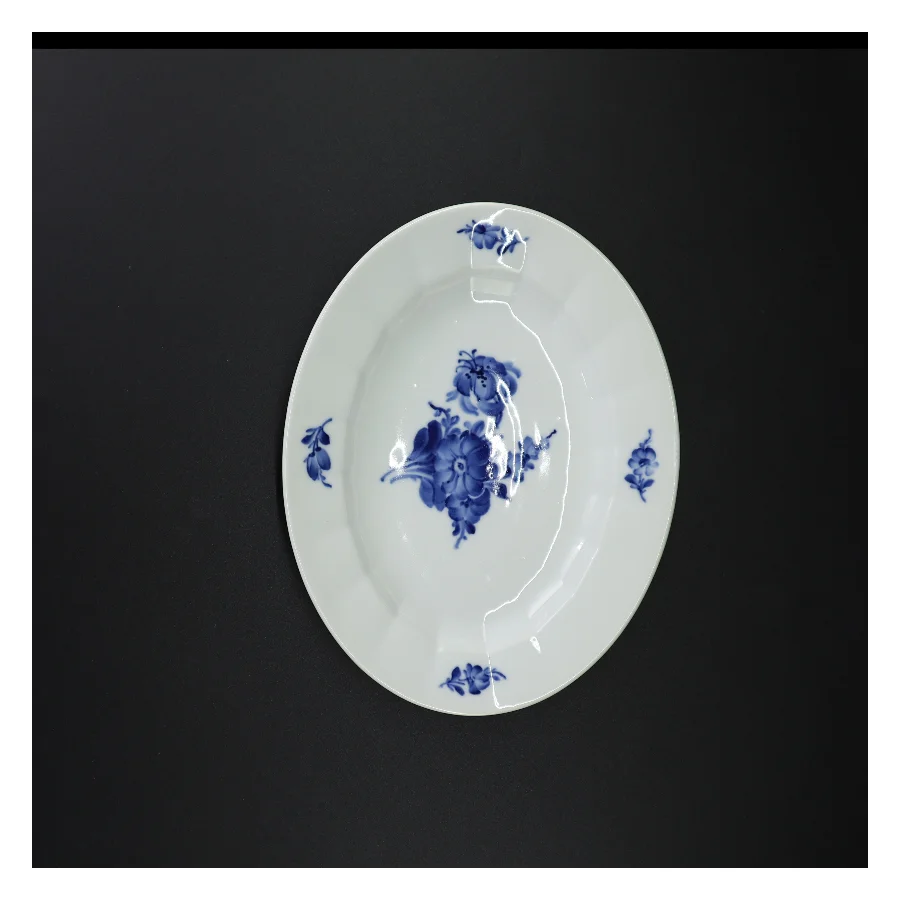 Blå blomst fad fra Royal Copenhagen (str. 25 x 20 cm)