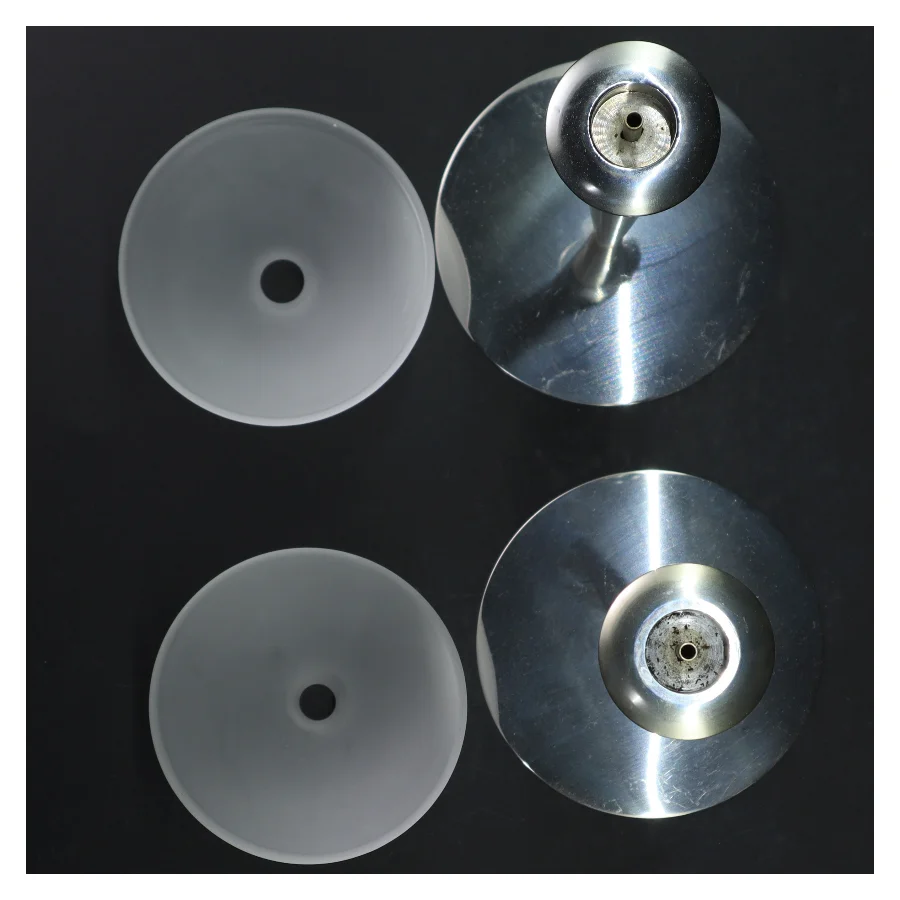 Sæt af lysestager  fra menu (str. 22 cm. 11,5 cm i diameter)