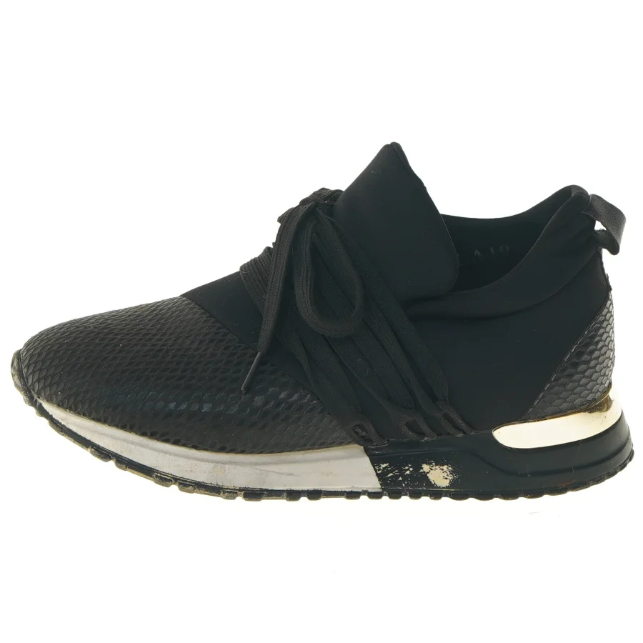 Sorte sneakers i størrelse 38 (str. 38 )