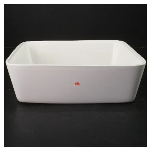 Rektangulært hvidt bl.a lasagne fad (str. 24x25 cm)