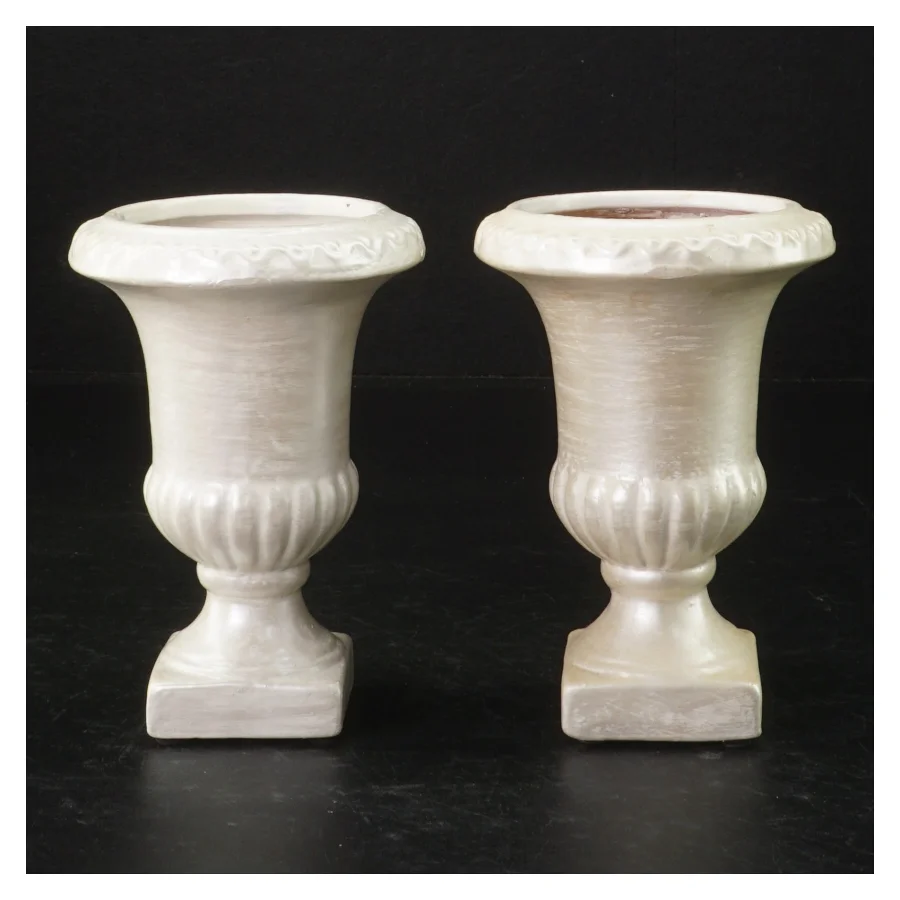 Små beige krukker/lysestager (str. H. 11,5 cm)