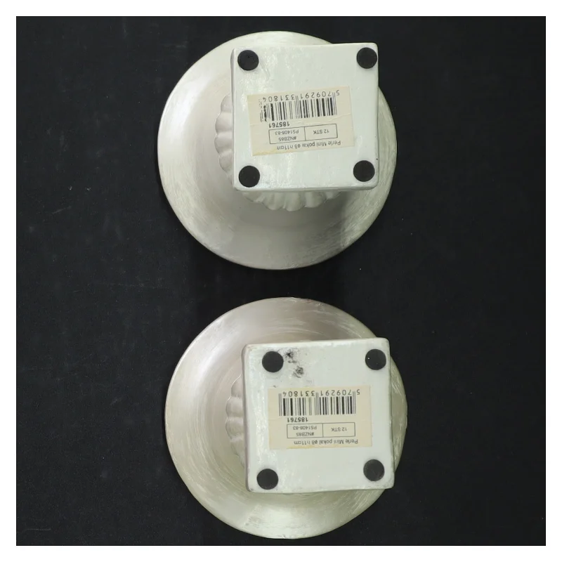 Små beige krukker/lysestager (str. H. 11,5 cm)