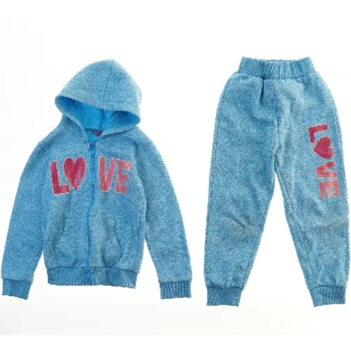 Joggingtøj med kærlighedsdesign (str. 110)