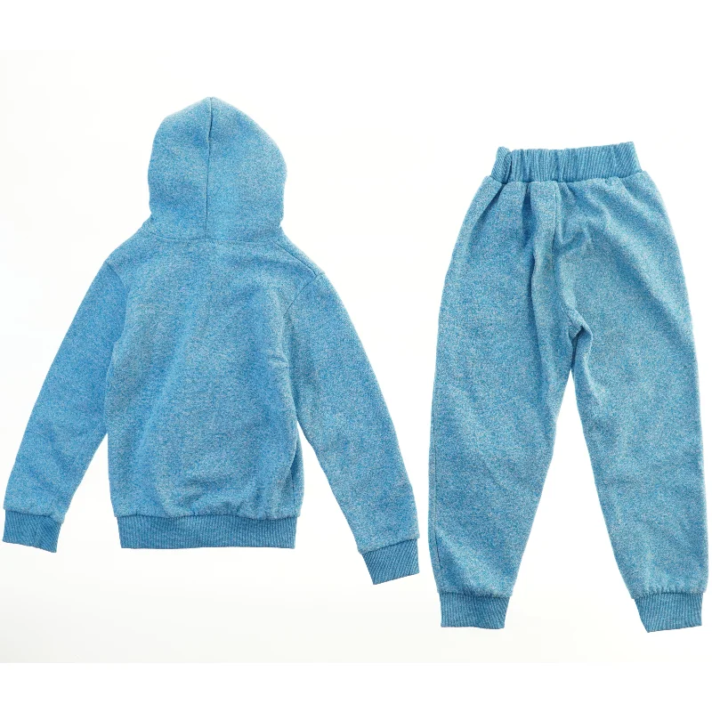 Joggingtøj med kærlighedsdesign (str. 110)