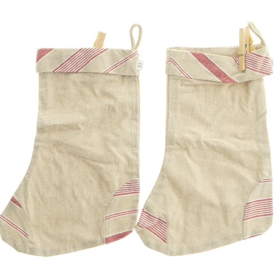 Julestrømper med rødt mønster (str. 2 stk 34,5x23,5 cm)