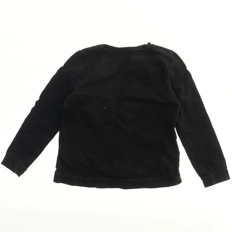 Bluse med skelet design fra H&M (str. 122)