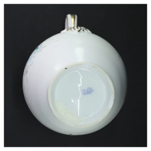Porcelænskande med gulddekoration (str. H. 26 cm)