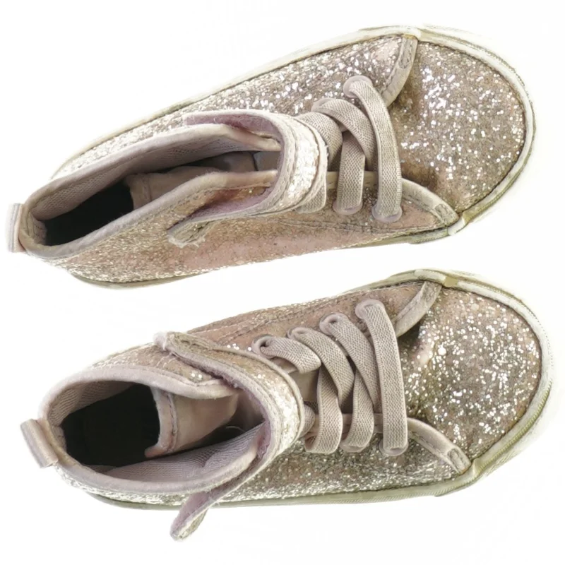 Sko fra H&M (str. 26)