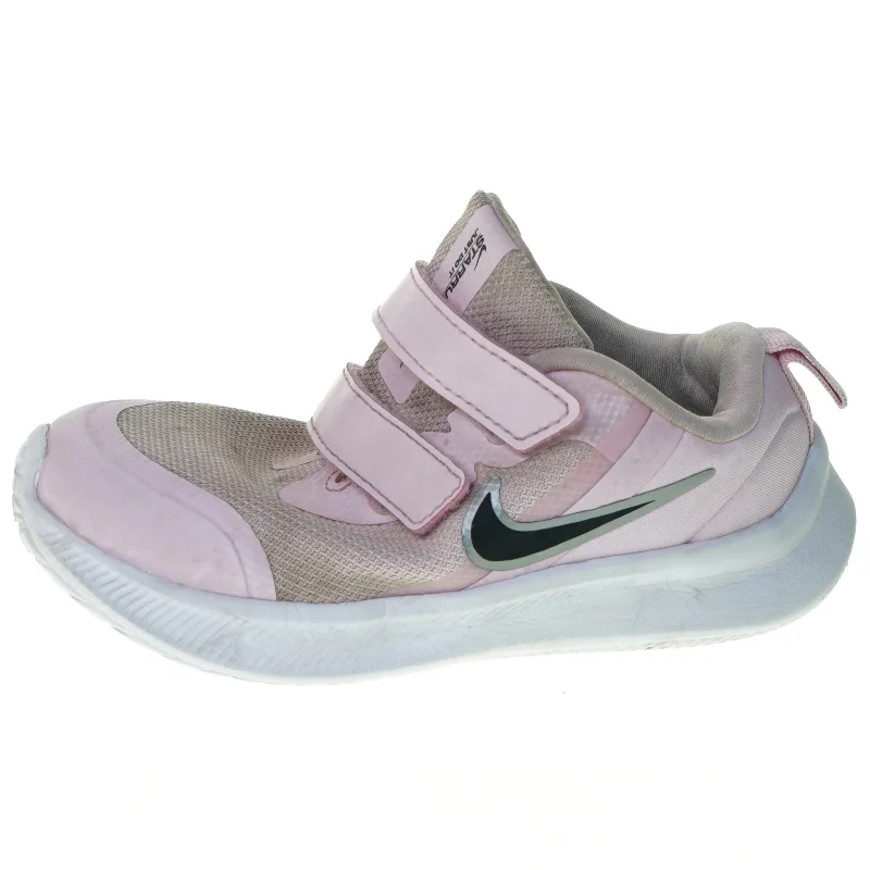 Sko fra Nike (str. 27)