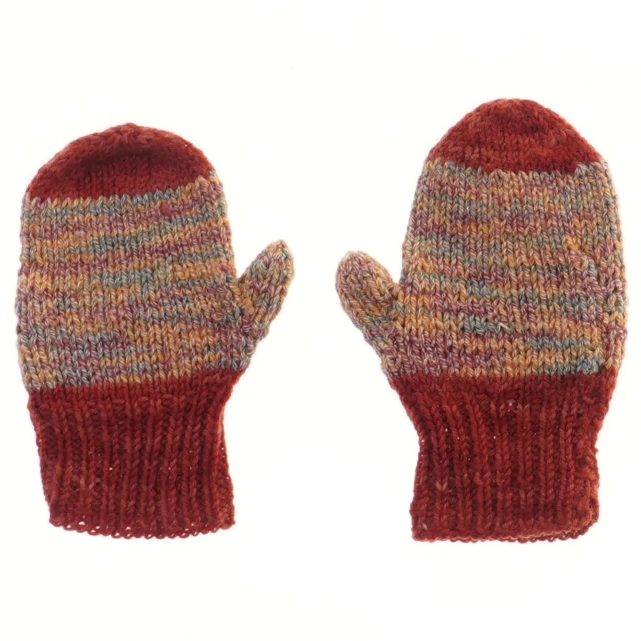 Hjemmestrikkede børneluffer i uldmix (str. 17 cm)