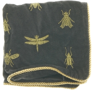Pude med broderede insekter guldtråd og guldkant (str. 40x41,5 cm)